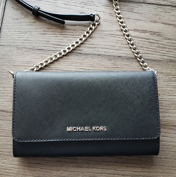 Michael Kors Handbags - Michael Kors Jet Set Travel Phone Crossbody